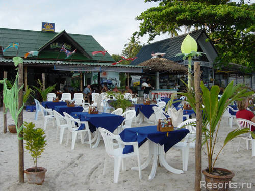 Ark Bar Garden Beach Resort 13